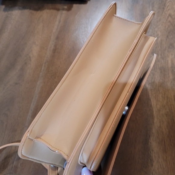 Pixie Mood Zoe Crossbody bag purse Honey color. Premium vegan leather Smoke free - Picture 11 of 12